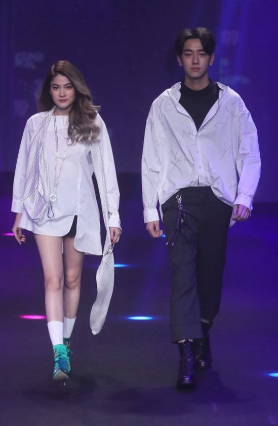 The Unofficial Show - Hive Salon x Greyhound Original